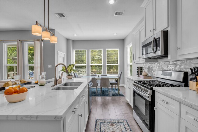 Building Photo - 10747 Dulcimer St