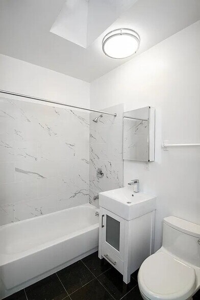 Building Photo - 400 E 53rd St