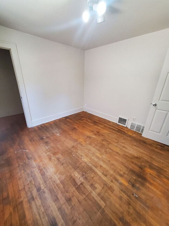 Building Photo - 3201-3203-3203 W Bobolink Ave