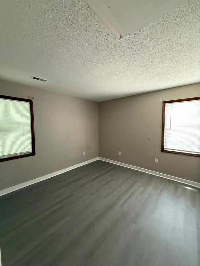 Building Photo - One bedroom, 1 bath condo in Durham