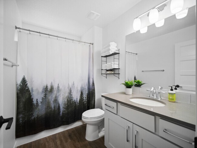 Building Photo - 4 bedroom Modern Home at Eagle Ridge Estates