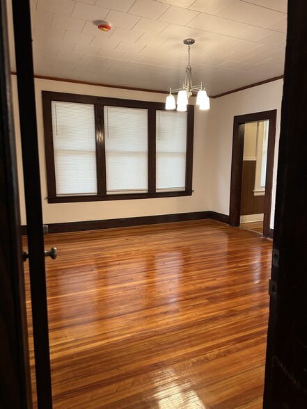Living room - 368 Seaview Ave