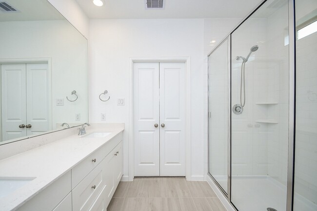 Building Photo - 28722 Mount Bonnell Dr