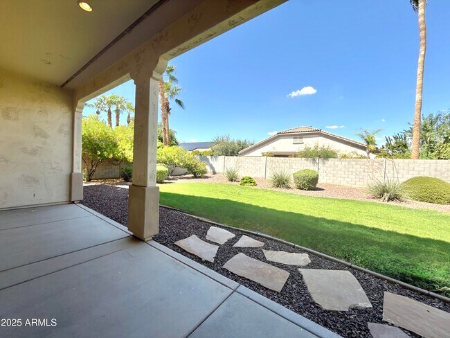Building Photo - 12816 W Vista Paseo Dr