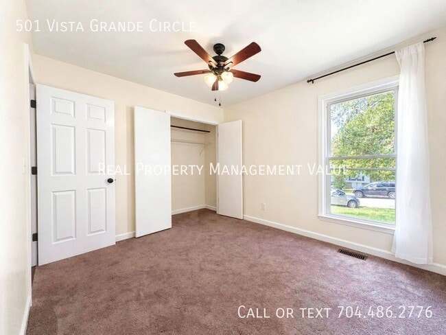Building Photo - 501 Vista Grande Cir
