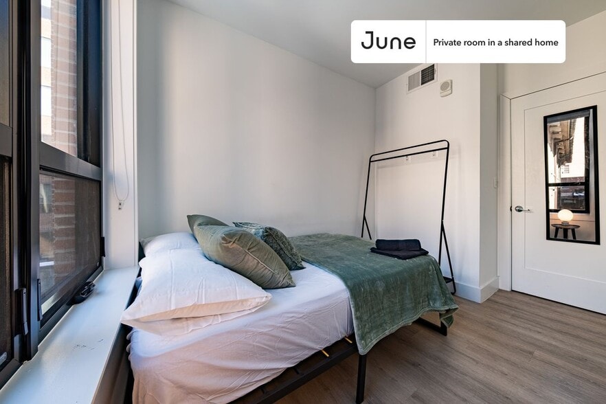 Building Photo - Room in Shared 4 bed/2 bath home in Dupont Circle