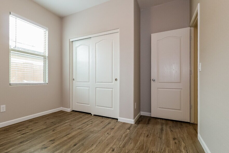 Building Photo - 25446 W Carson Dr