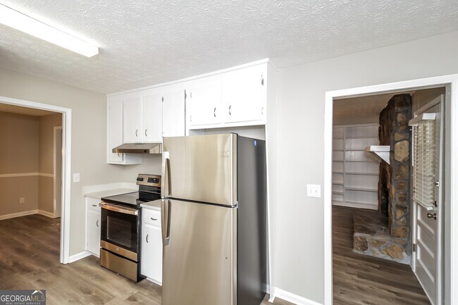 Building Photo - 112 Creekview Dr