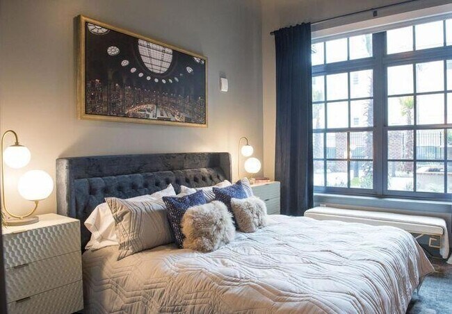 Building Photo - 128 Columbus St