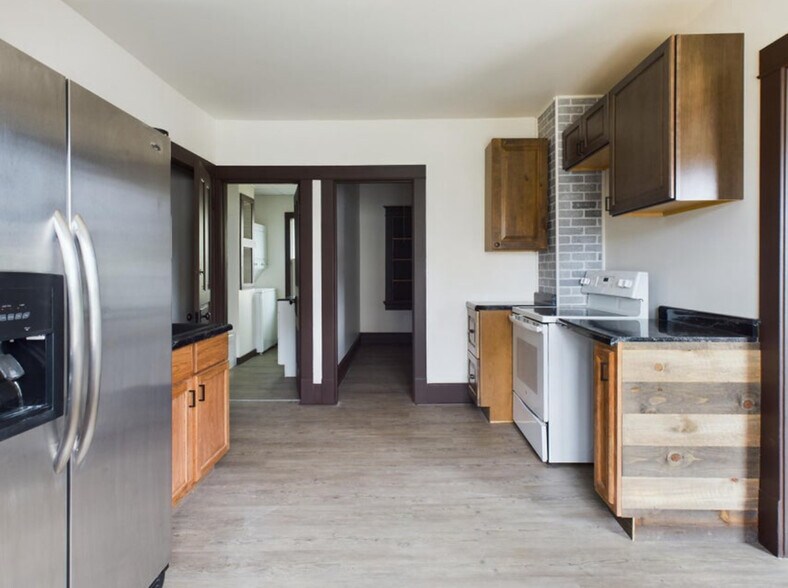 Building Photo - 2018 Monroe St