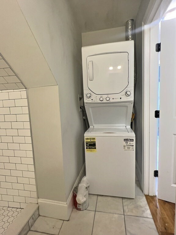 Building Photo - 255 Paris St