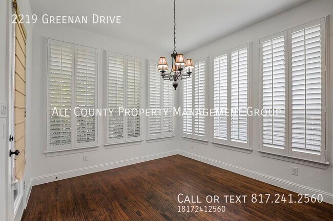 Building Photo - 2219 Greenan Dr