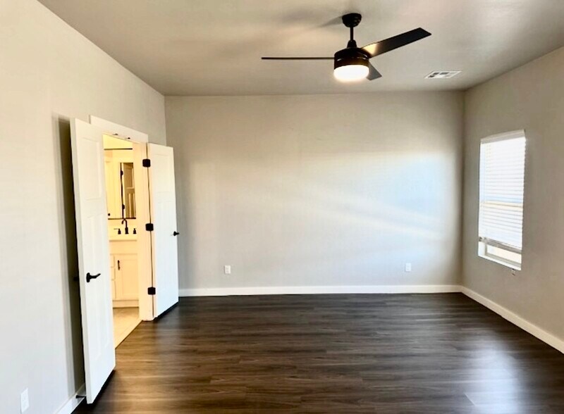 Building Photo - 533 NW 176th St