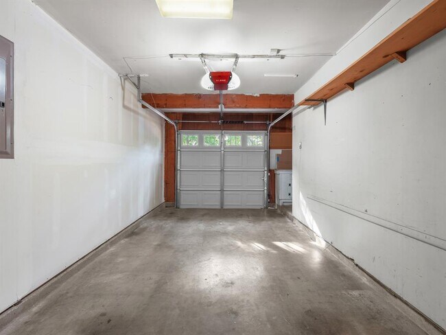 Building Photo - 8010 Camden Dr