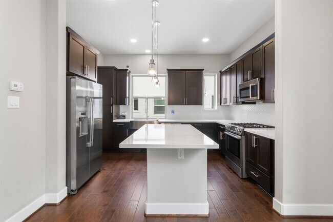 Building Photo - 719 Schwartz St