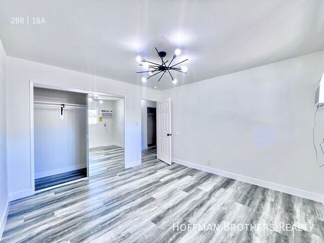 Building Photo - 530 W Arbor Vitae St