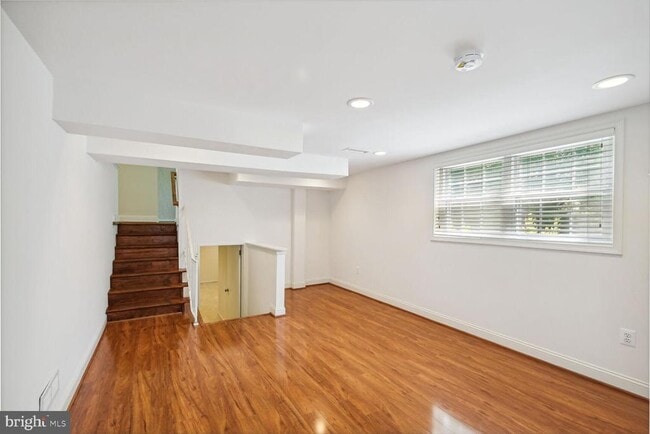 Building Photo - 5916 Greentree Rd