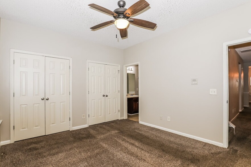 Building Photo - 7796 Newbury Dr