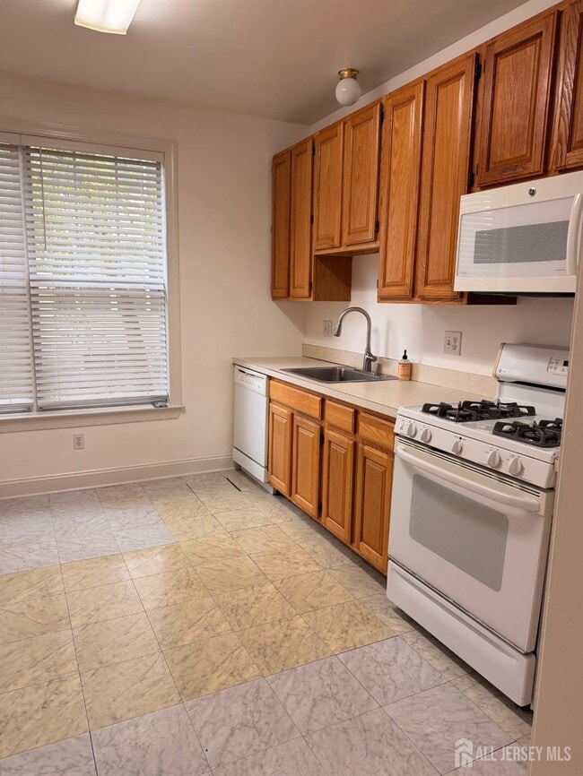 Building Photo - 616 Middlesex Ave