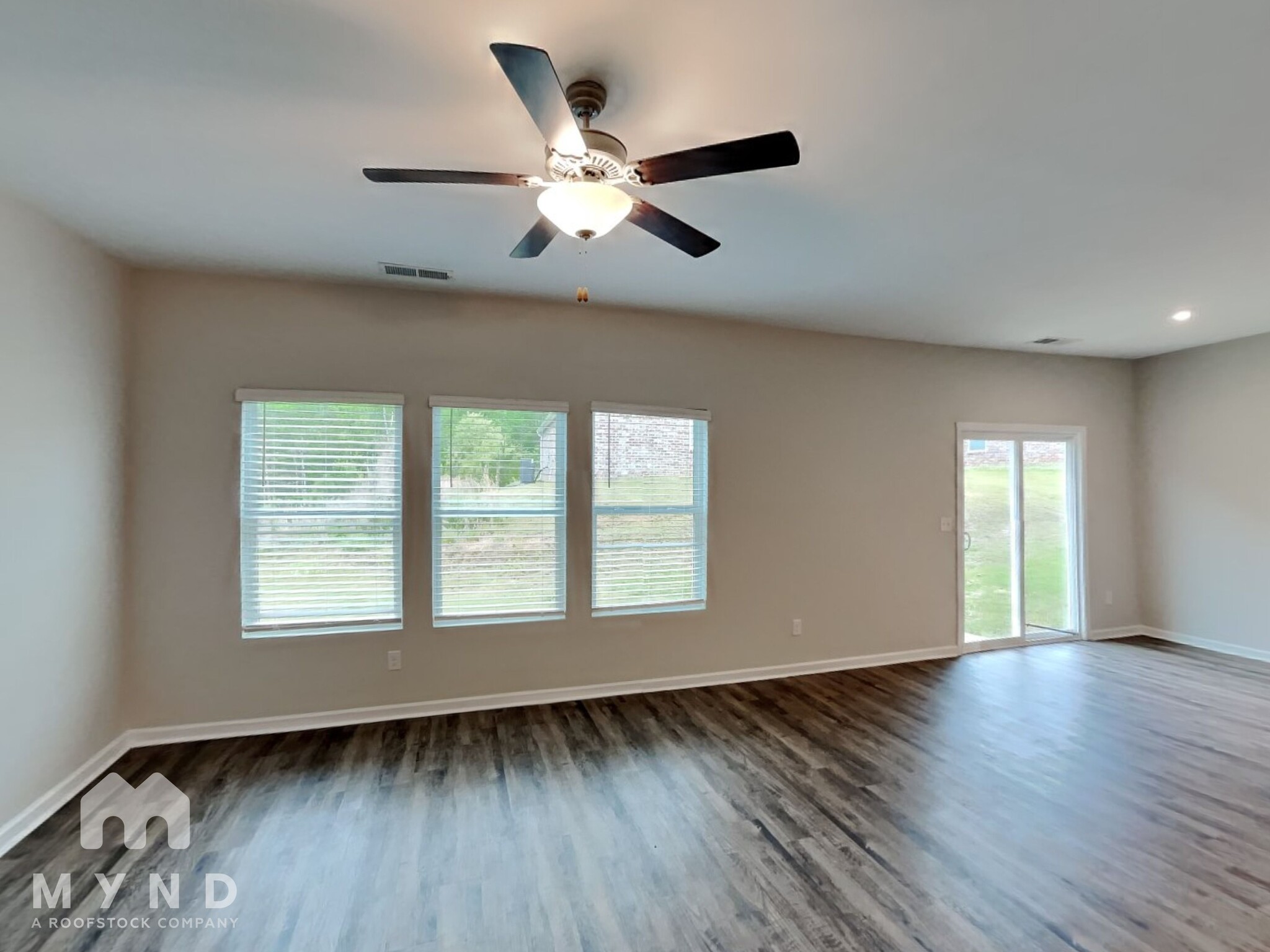 Building Photo - 460 Americana Dr