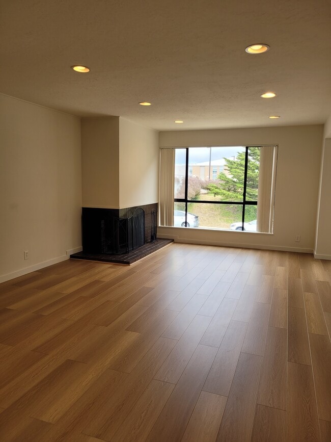 Building Photo - 54 Edgemont Dr