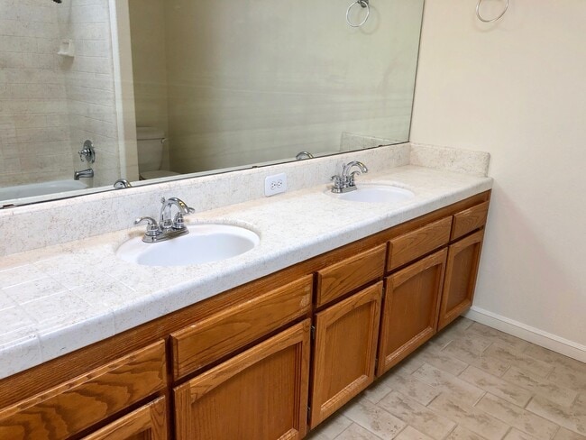 Building Photo - $2,950 Alluvial & Cedar, 4 Bedroom - N. Wo...