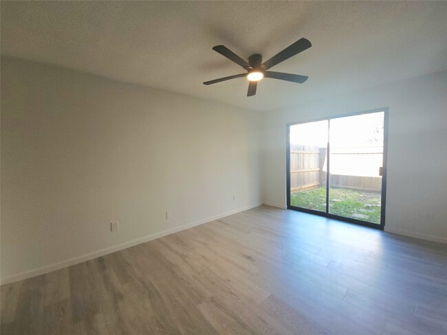 Building Photo - 12040 Mighty Oak Dr