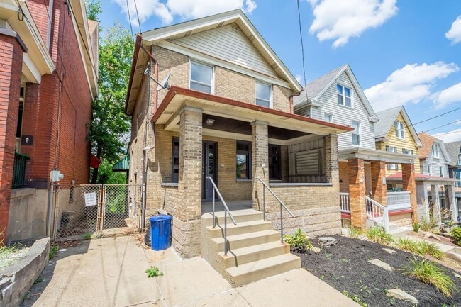 Building Photo - Stunning 3 bedroom home in Pittsburgh avai...