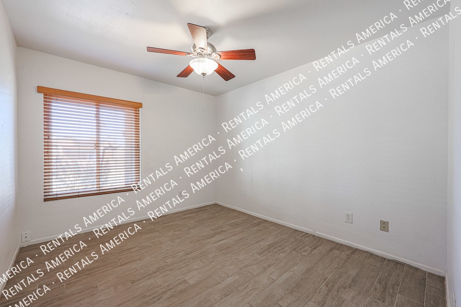 Building Photo - 913 W Jerome Cir