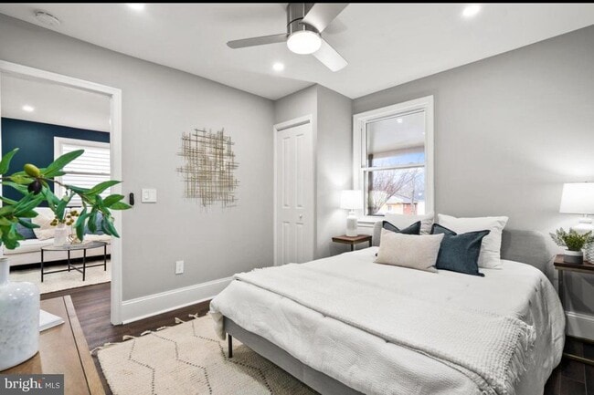 Building Photo - 612 44th St NE