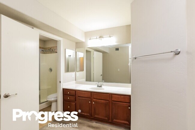 Building Photo - 5414 W Huntington Dr