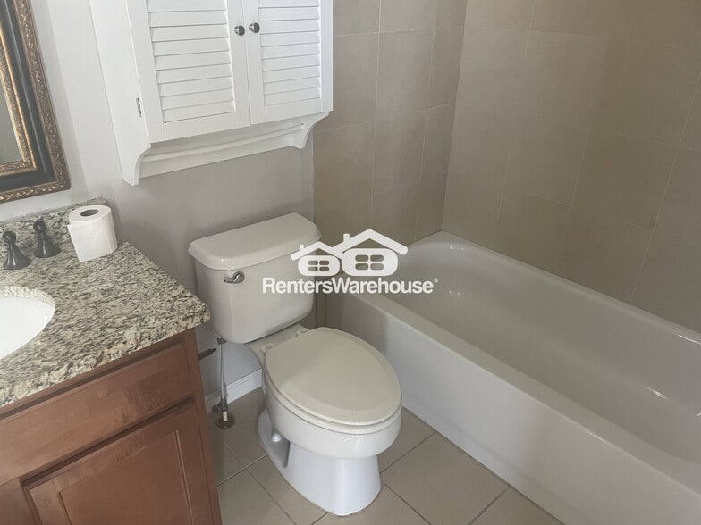 Building Photo - 1213 Discover Green Ln