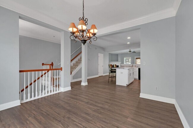 Building Photo - Awesome 3BE/2.5BA home in Bellevue!
