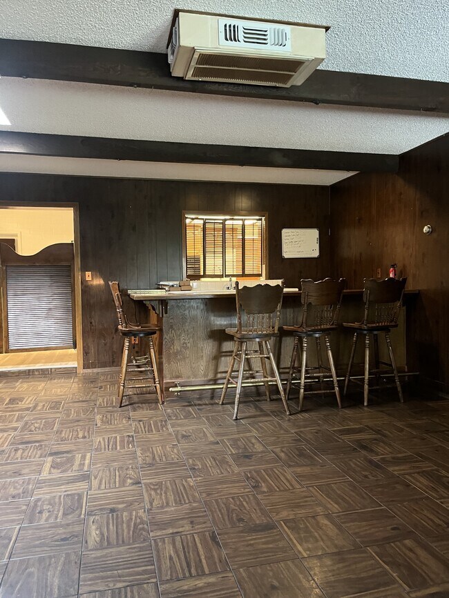 Building Photo - 608 Bird St