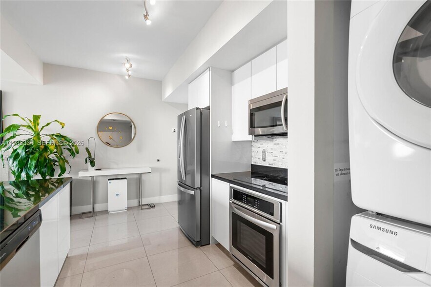 Building Photo - 92 SW 3rd St