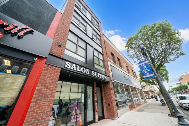 Building Photo - 491 Broadway