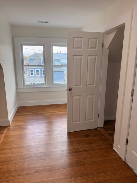 Building Photo - 173 Fairview Ave