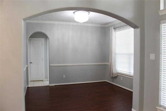 Building Photo - 2310 Da Vinci Dr