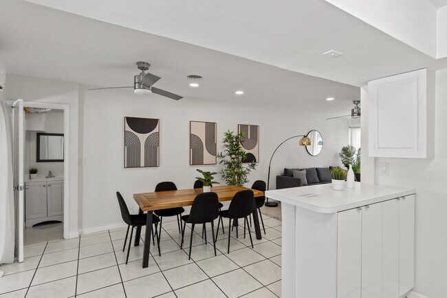 Building Photo - 1761 NE 55th St