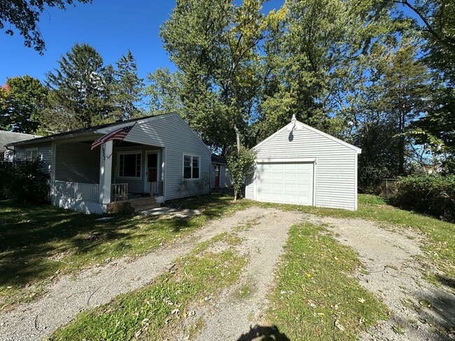 Building Photo - 1922 W Washington- Single Family Home
