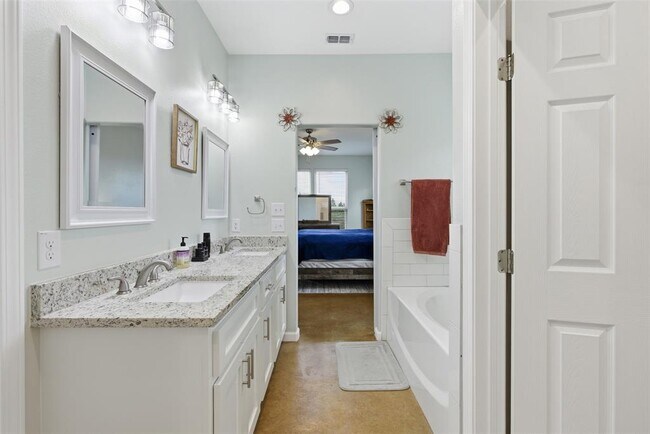 Building Photo - 152 Spring Hollow Trail