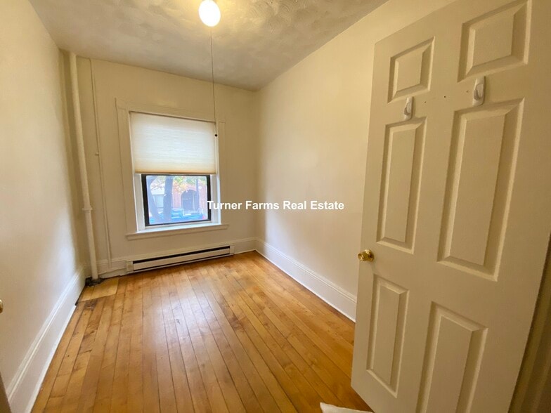 Building Photo - 614 Columbus Ave