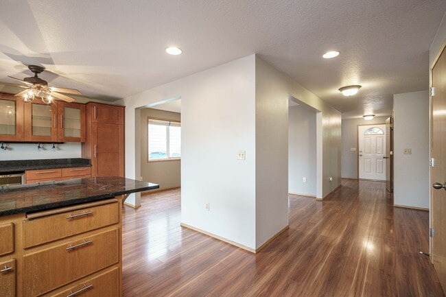 Building Photo - 3 Bedroom 2.5 Bath with workshop and fence...