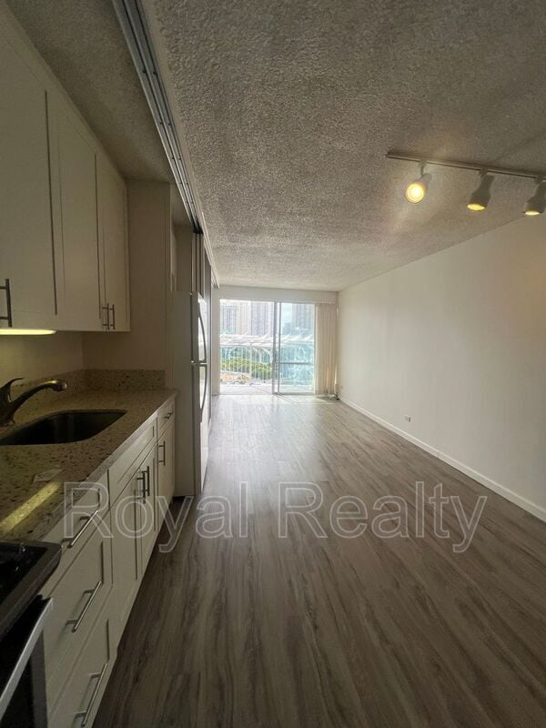 Building Photo - 1655 Makaloa St