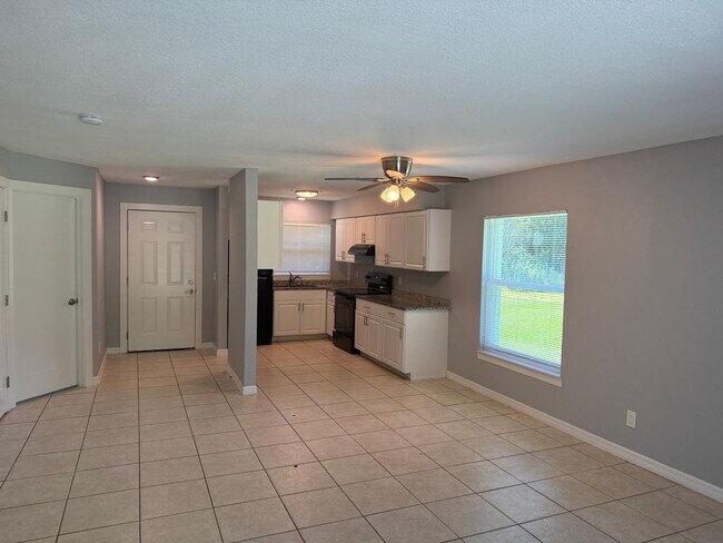 Building Photo - 2/1 in Groveland