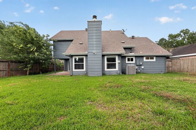 Building Photo - 417 W Hillary Cir