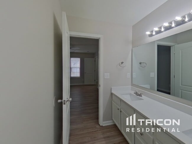 Building Photo - 6825 Parkers Crossing Dr