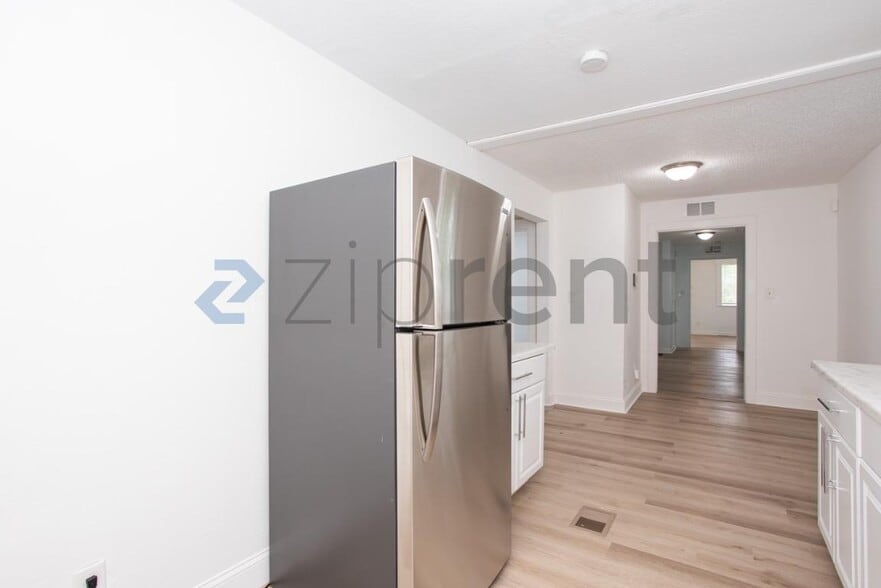 Building Photo - Unit