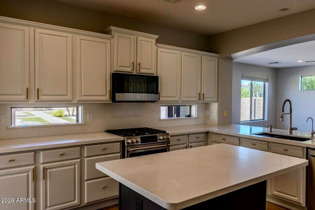 Building Photo - 1884 W Macaw Dr