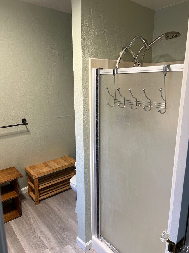 Building Photo - Pine Grove Guest House for rent